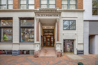 10 N Main St in Memphis, TN - Building Photo - Building Photo