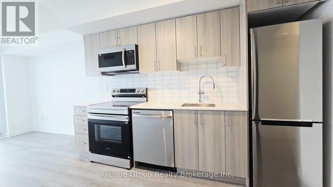 1010 Sandy Beach Rd in Pickering, ON - Building Photo - Building Photo