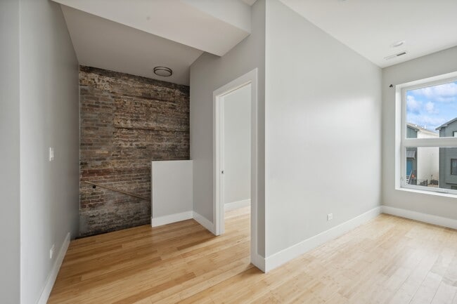property at 2526 W Lexington St