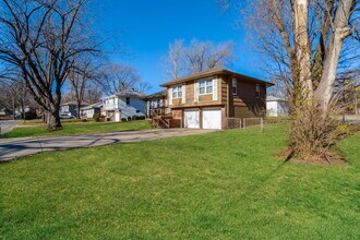 8418 E 92 Pl in Kansas City, MO - Building Photo - Building Photo