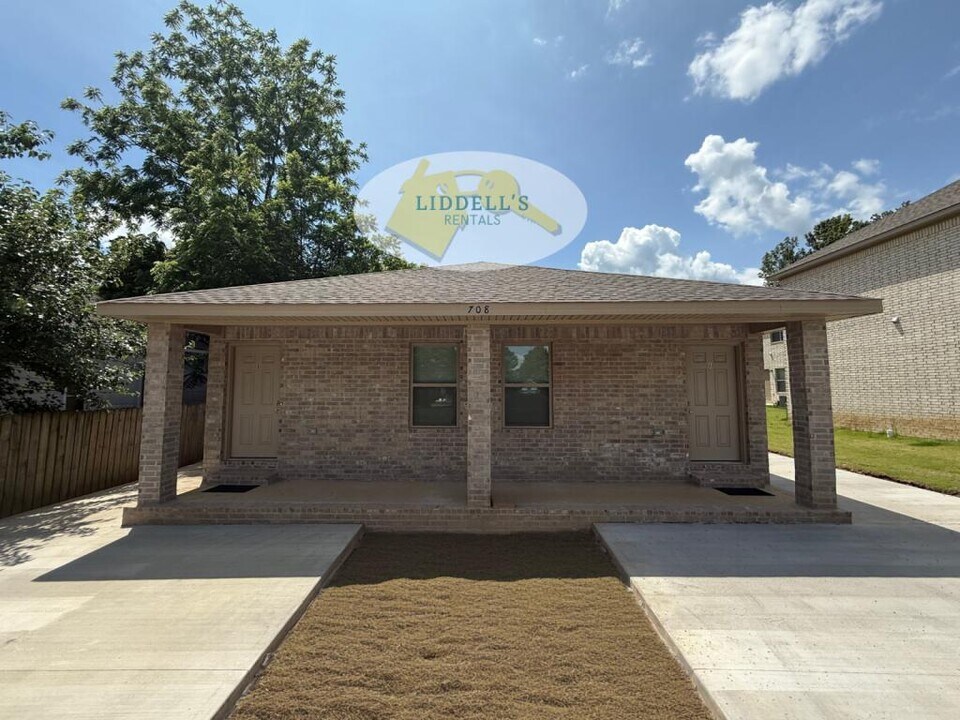 708 S 7th St in Paragould, AR - Foto de edificio