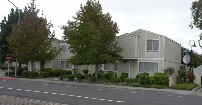 2500-2522 Fairway Dr in San Leandro, CA - Foto de edificio - Building Photo