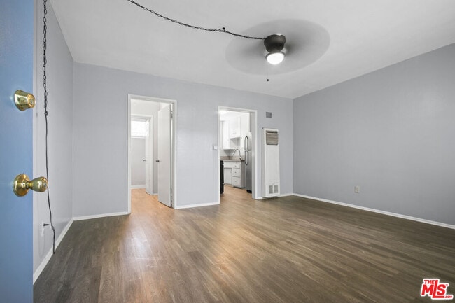 property at 115 N Oak St