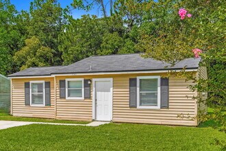7510 John F Kennedy Dr W in Jacksonville, FL - Building Photo - Building Photo