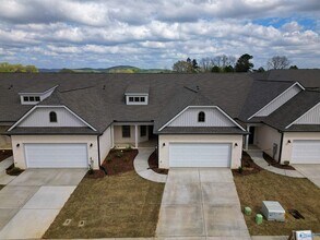 6065 Gardner Maples Dr SE in Owens Cross Roads, AL - Building Photo - Building Photo