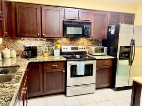300 Columbia Dr in Cape Canaveral, FL - Building Photo - Building Photo