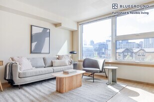 708 6th Ave N in Seattle, WA - Building Photo