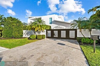 2416 Bayview Dr in Fort Lauderdale, FL - Building Photo - Building Photo