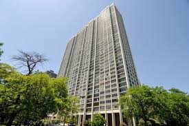 2800 N Lake Shore Dr in Chicago, IL - Building Photo