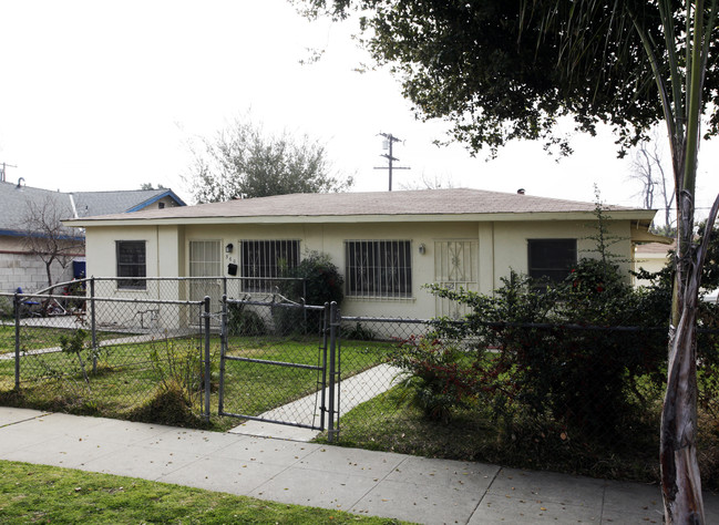 1040 S Gordon St in Pomona, CA - Building Photo - Building Photo