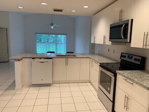 2444 Stonegate Dr in Wellington, FL - Building Photo - Building Photo