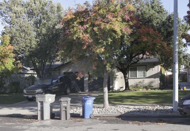 641-643 Vasona Ave in Los Gatos, CA - Foto de edificio - Building Photo