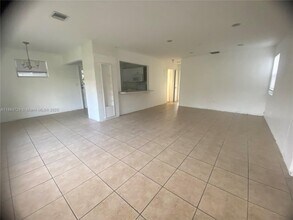 4557 NW 3rd St in Plantation, FL - Building Photo - Building Photo