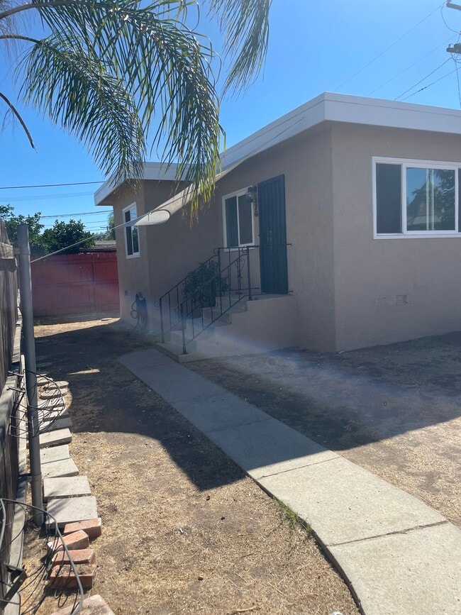 376 Richfield Ave in El Cajon, CA - Foto de edificio - Building Photo