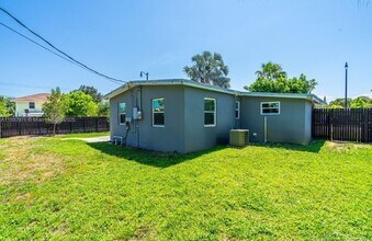 4500 NE 18th Ave in Pompano Beach, FL - Foto de edificio - Building Photo