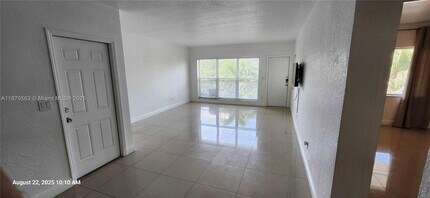 9800 E Bay Harbor Dr in Bay Harbor Islands, FL - Building Photo - Building Photo
