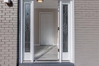 Room in House on Trafalgar Way in Chamblee, GA - Building Photo - Building Photo