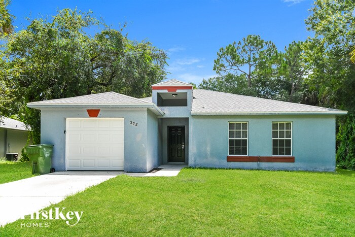 375 Calhoun St in La Belle, FL - Building Photo