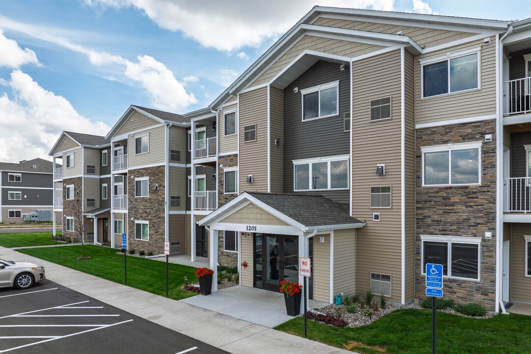 Hickory Grove in Belle Plaine, MN - Foto de edificio