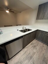 9235 Elk Grove Florin Rd in Elk Grove, CA - Foto de edificio - Building Photo