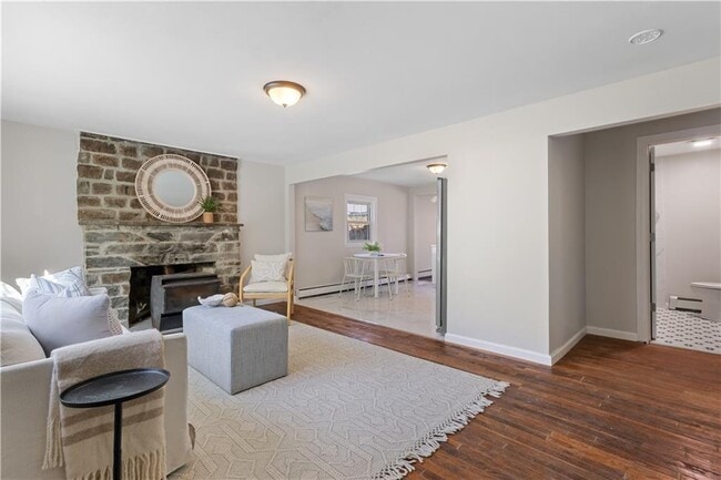 400 Schooner Ave in Jamestown, RI - Building Photo - Building Photo