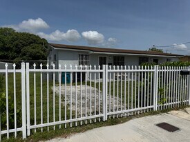 17472 SW 105th Ave in Miami, FL - Building Photo