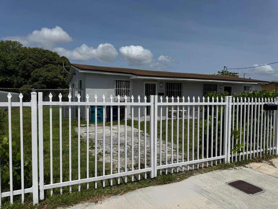 17472 SW 105th Ave in Miami, FL - Building Photo