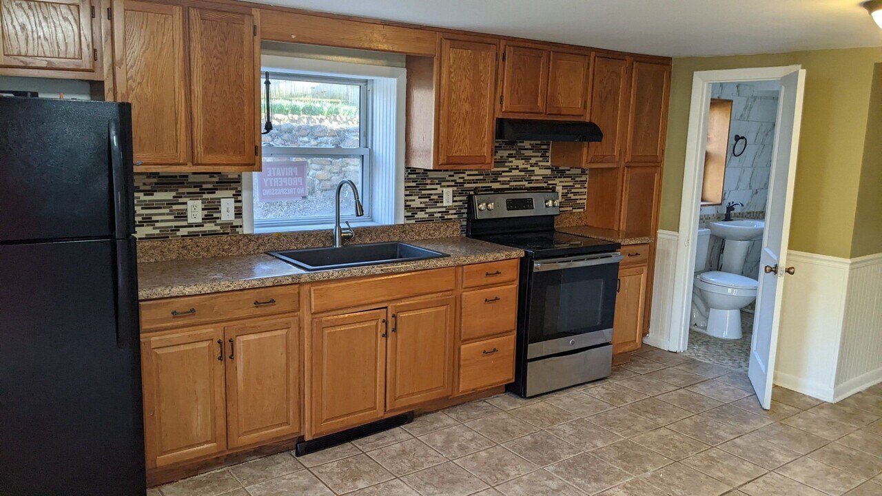 61 S Country Club Dr in Cullowhee, NC - Building Photo