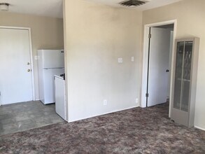 427 Stanford Dr SE in Albuquerque, NM - Building Photo - Building Photo