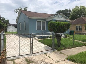 20 Miriam St in Baytown, TX - Building Photo - Building Photo