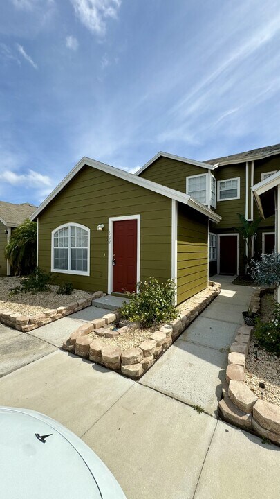 522 Australian Way in Davenport, FL - Building Photo