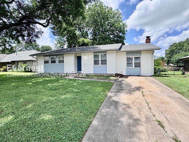 606 N Village Ave