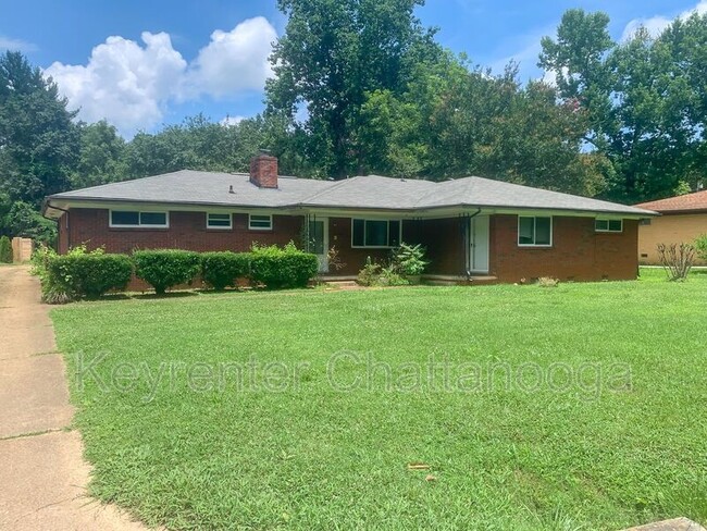 property at 911 Altamont Rd