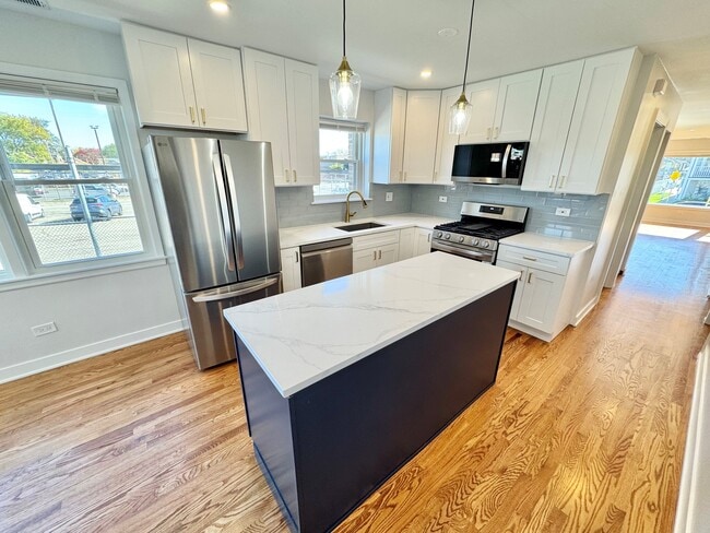 4816 W Henderson St, Unit 1 in Chicago, IL - Building Photo - Building Photo