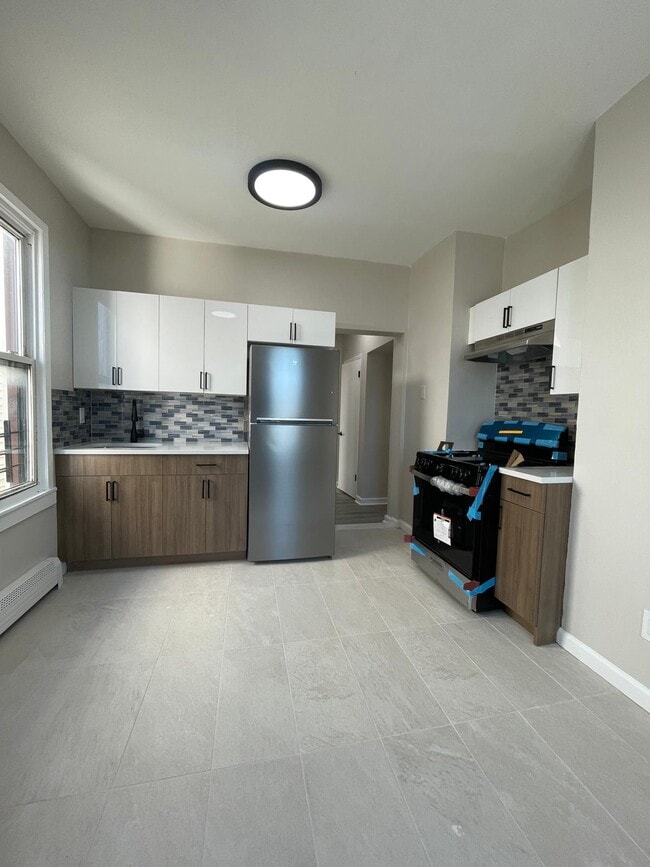 128 Wilkinson Ave, Unit 3R, Unit 3R