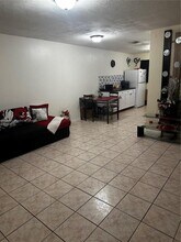 2742 NW 49th St in Miami, FL - Building Photo - Building Photo