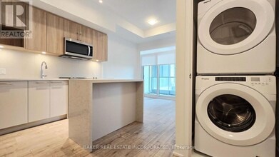 500 Plains Rd E in Burlington, ON - Building Photo - Building Photo