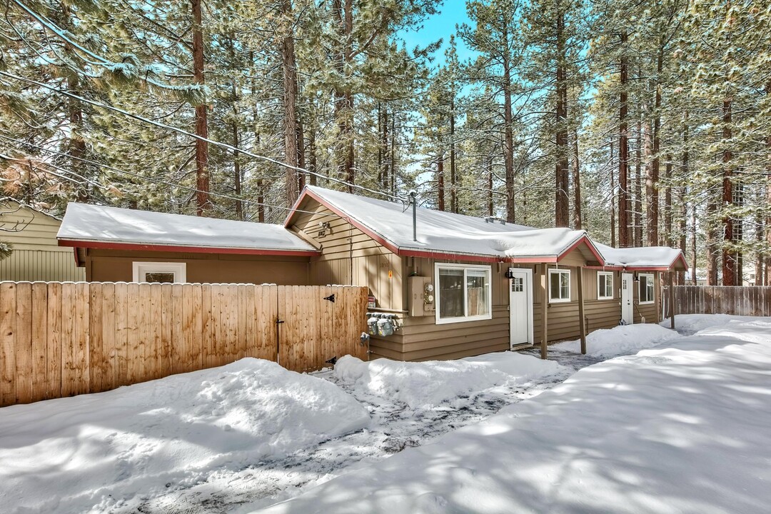 1058 William Ave in South Lake Tahoe, CA - Building Photo