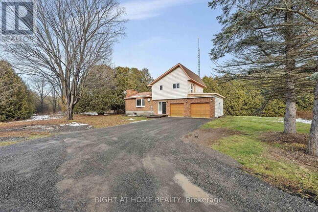 1864 Manotick Station Rd in Ottawa, ON - Building Photo - Building Photo
