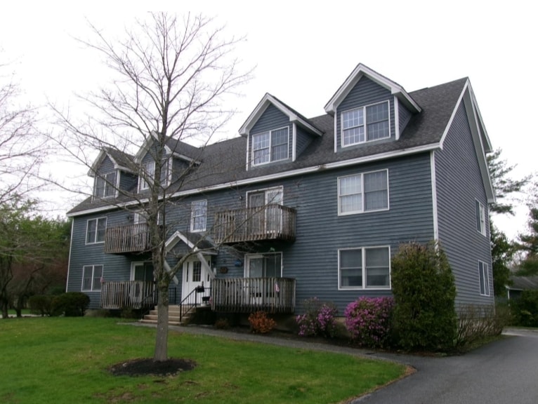 Hartley Apartments in Lewiston, ME - Building Photo