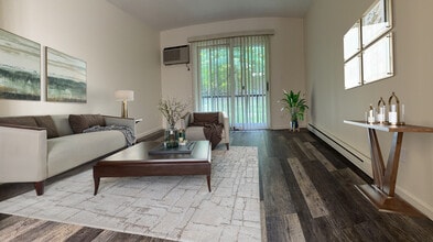 South Bay Apartments in North Syracuse, NY - Foto de edificio - Building Photo