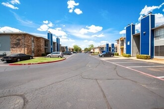 The Chase Apartments in Fort Worth, TX - Foto de edificio - Building Photo