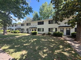 1744 Cambridge Ave in Atlanta, GA - Building Photo