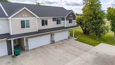 Montgomery Townhomes in West Fargo, ND - Building Photo - Building Photo