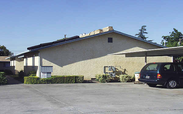 645-649 South Ave in Turlock, CA - Foto de edificio - Building Photo