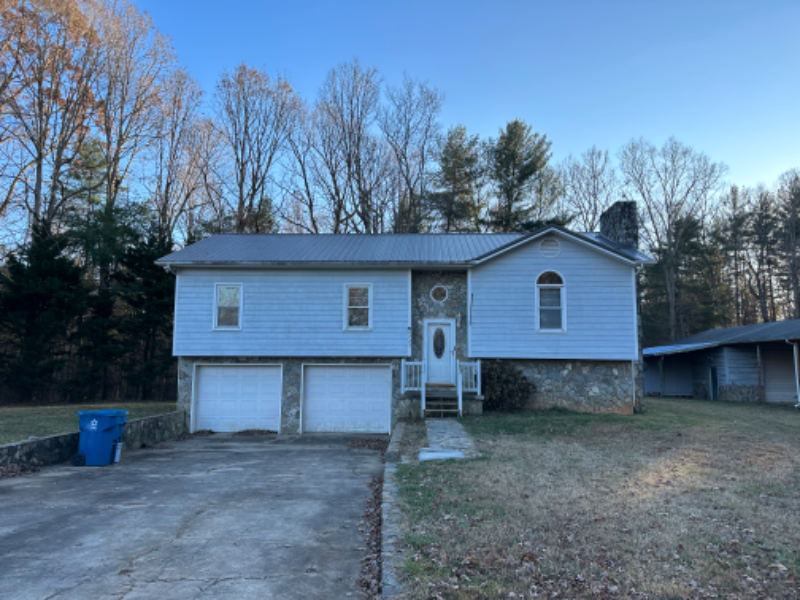 4725 H and H Ln in Hudson, NC - Building Photo