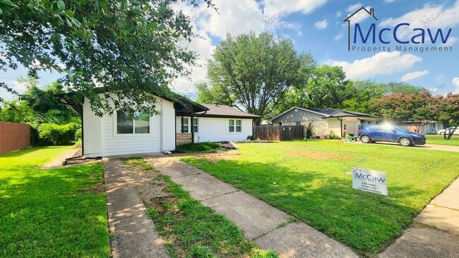 property at 1911 Hillcrest Dr