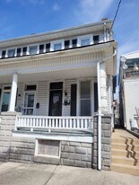 86 E Franklin St in Ephrata, PA - Building Photo