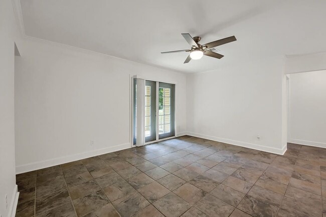501 Barrington Hills Dr in Atlanta, GA - Building Photo - Building Photo