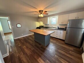 1N479 Schrader Rd in Maple Park, IL - Building Photo - Building Photo